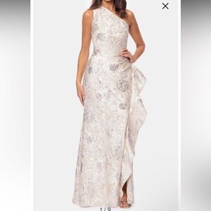 NWT Xscape One-Shoulder Metallic Jacquard Gown 8